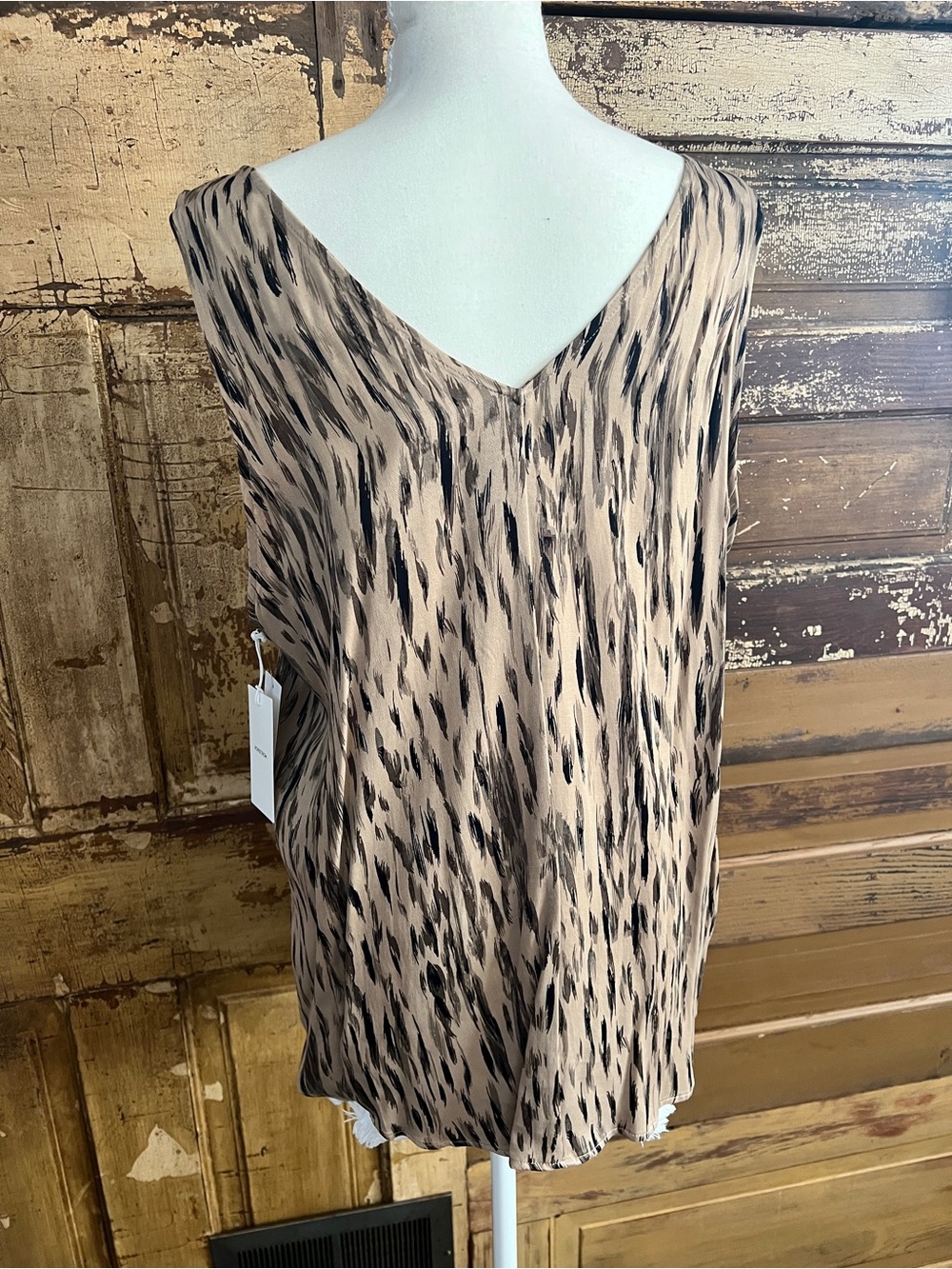 Nordstrom Abstract Animal Print Blouse | Sleeveless V-Neck Flowy Top | NWOT Lg. - Picture 4 of 4